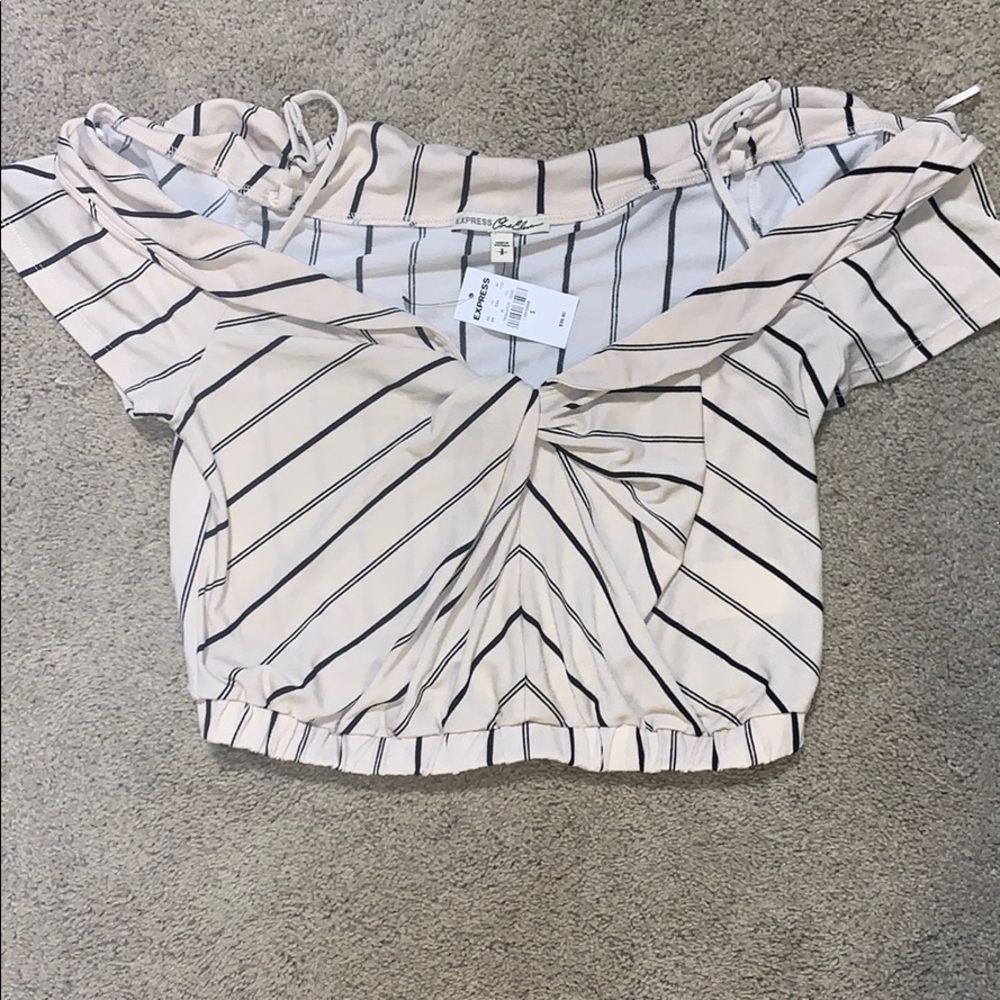 Express crop shirt. NWT. Size small.